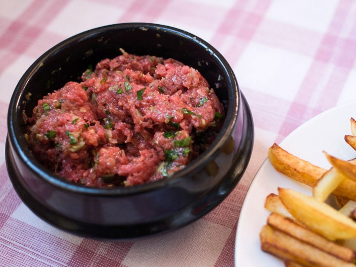 Steak tartare, seasoned raw beef © Camille Oger