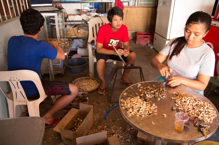 Cashew openers, Coron Town © Camille Oger Cashew openers, Coron Town © Camille Oger