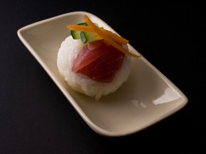 Temari sushi thon, carotte, concombre et gingembre