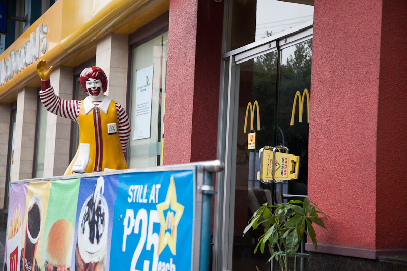 Mc Donald's de Pearl Drive, Ortigas, fermé pendant le typhon © Quentin Gaudillière