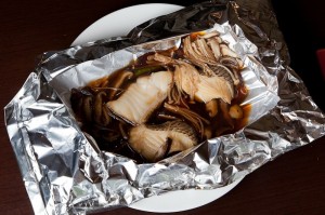 Bar et champignons en papillote © Quentin Gaudillière