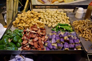 Piments fourrés, saucisses et aubergines © Quentin Gaudillière