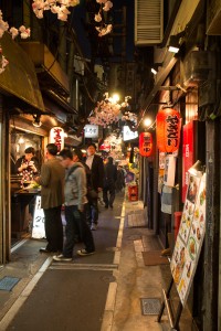 Omoide Yokocho, la rue des yakitori © Camille Oger