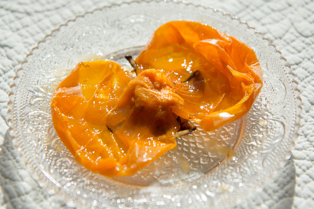 Ne mange pas la peau, bougre d'âne © Camille Oger Ne mange pas la peau, bougre d'âne © Camille Oger