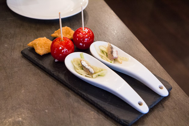 Ravioles au potiron, tomates cerise façon pomme d'amour, anchois marinés © Camille Oger Ravioles au potiron, tomates cerise façon pomme d'amour, anchois marinés © Camille Oger
