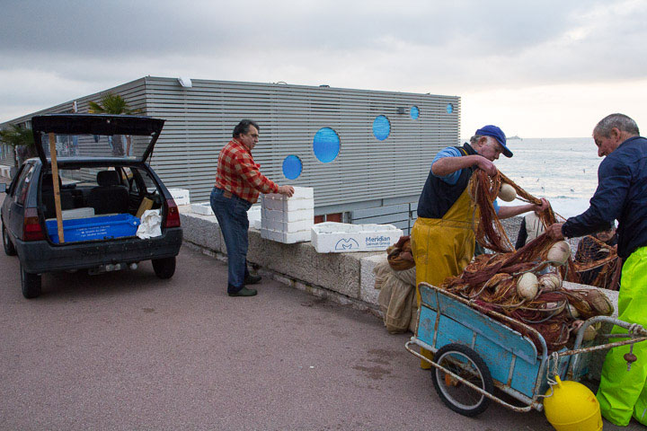 On range la senne et on charge la voiture © Camille Oger