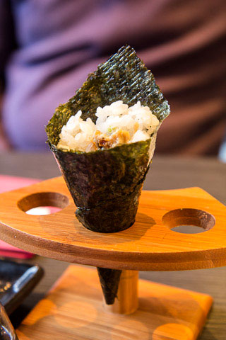 Temaki à l'anguille © Camille Oger