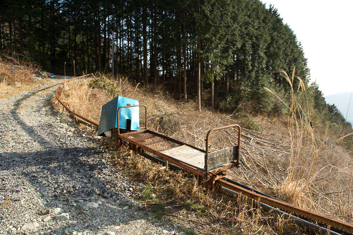 Seul objet mécanique de l'exploitation, le monte-charge © Camille Oger