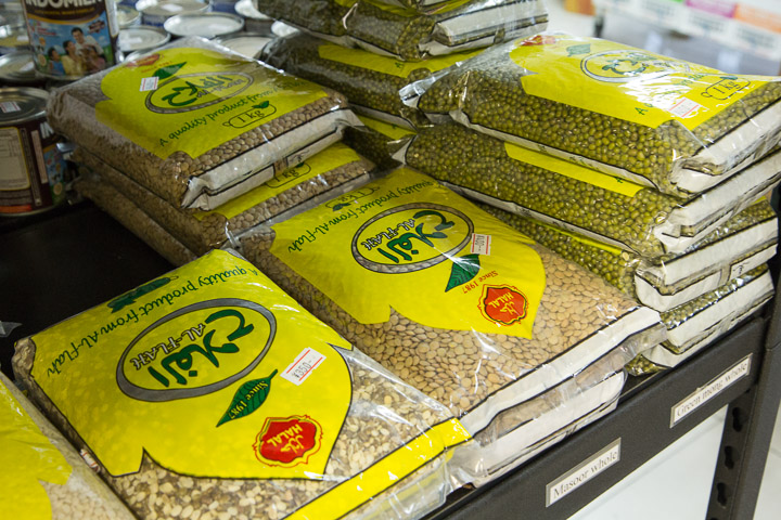 Produits halal au magasin © Camille Oger Produits halal au magasin © Camille Oger