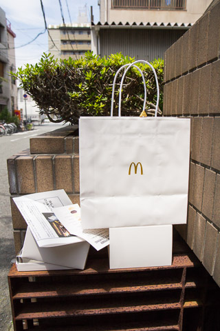 Totalité des déchets pour un seul burger © Camille Oger Totalité des déchets pour un seul burger © Camille Oger