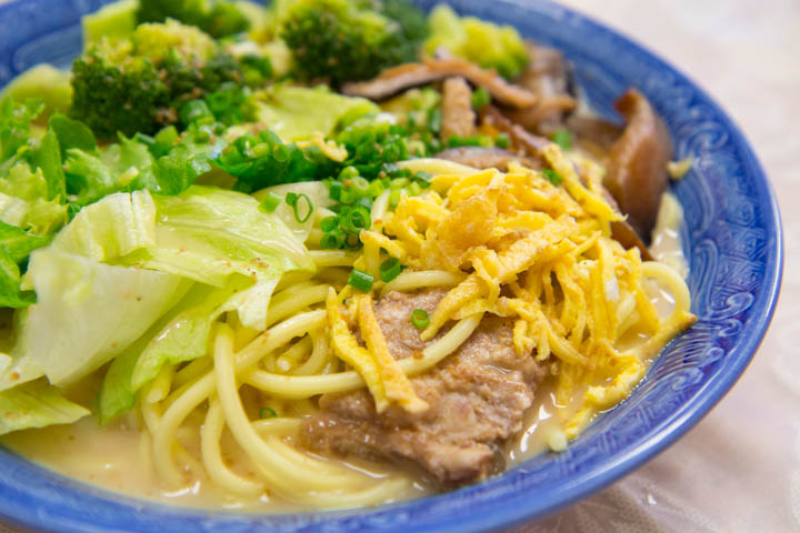 Hiyashi chūka atypiques à Ishigaki, sauce sésame © Camille Oger Hiyashi chūka atypiques à Ishigaki, sauce sésame © Camille Oger