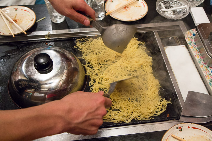 Poêlée d'udon, cresson, et oeuf pour 2 personnes - Recettes - Elle à Table