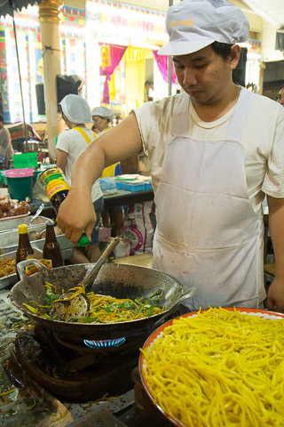 Mie krop, nouilles sautées thaïlandaises © Camille Oger