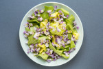 Salade de fleurs de glycine © Camille Oger
